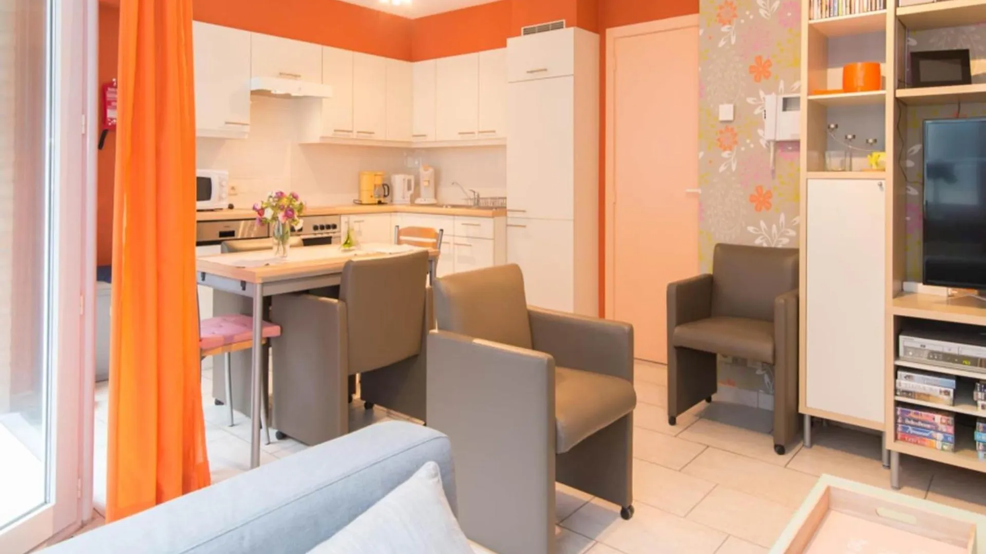 Pretty Apartment With Balcony Остенде